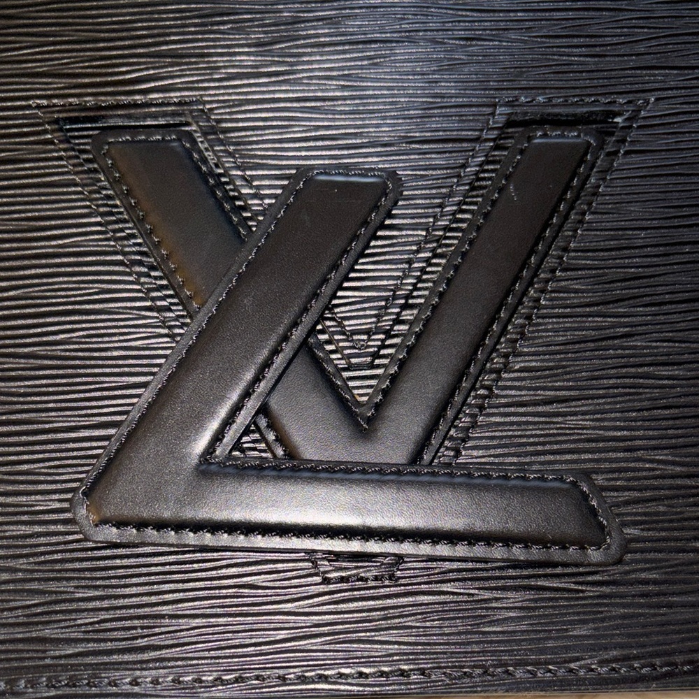 Louis Vuitton Black Epi Leather Twist Lock Clutch - Picture 3 of 10